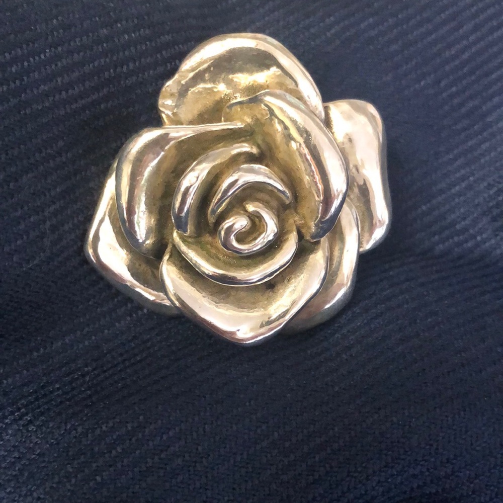 Sterling silver rose pendant.🌹